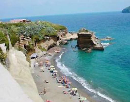 Куда съездить из Рима на море: 5 самых красивых пляжей